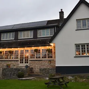 https://three-horseshoes.tophotelsbath.com